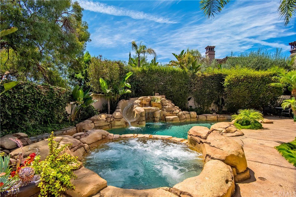 Beating The Heat In Style 8 Homes With Resort Style Pools 5Fb5052Fe446B